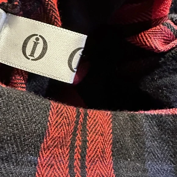 Red, blue and black plaid modern skirt. - Picture 8 of 9